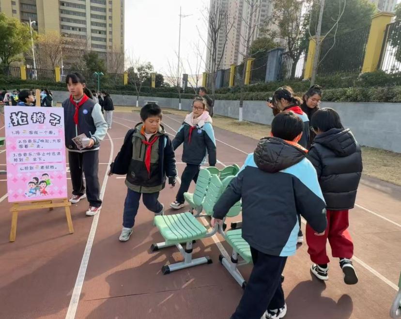 满媛 游园会 报道(1)_html_m21d935ea.jpg