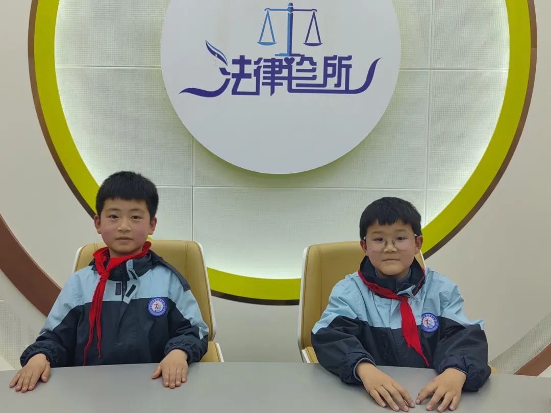 【正学丁三·德育】解锁新体验，探秘栖霞区融媒体中心_html_m2e6d5b7a.jpg