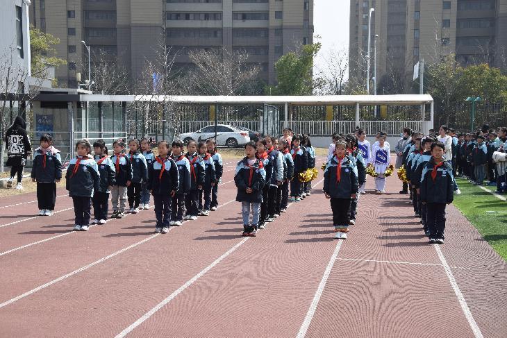 【正学丁三】“竞技绿茵，闪亮人生”——南京市丁家庄第三小学第三届校园足球春季联赛开幕式活动侧记_html_3bd32737.jpg