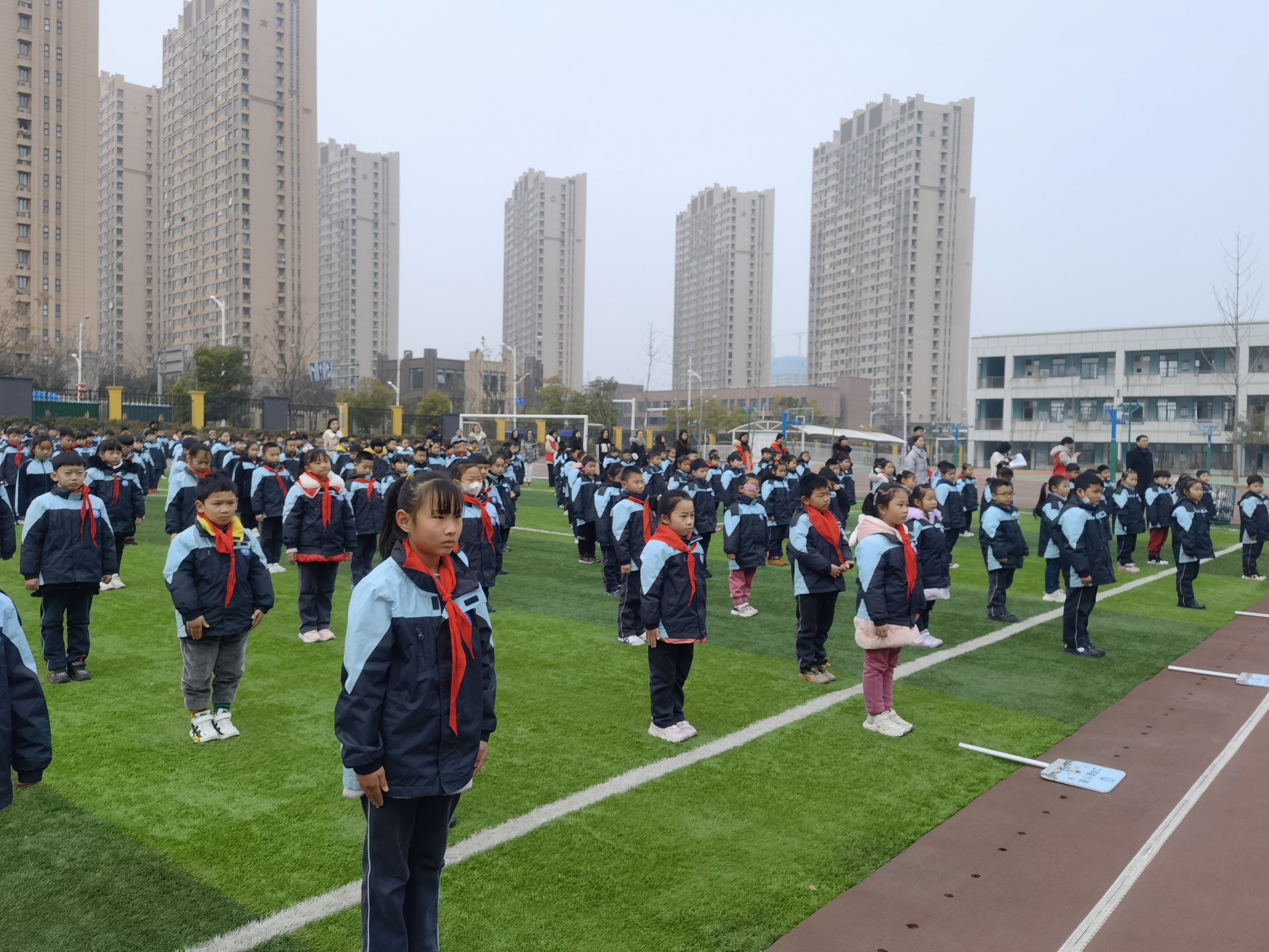 2.13新学期开学典礼活动侧记_html_m271170ae.jpg
