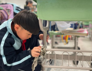 【正学丁三·德育】家校齐心协力，共建美丽校园——丁家庄第三小学大扫除活动侧记_html_22f40d39.png