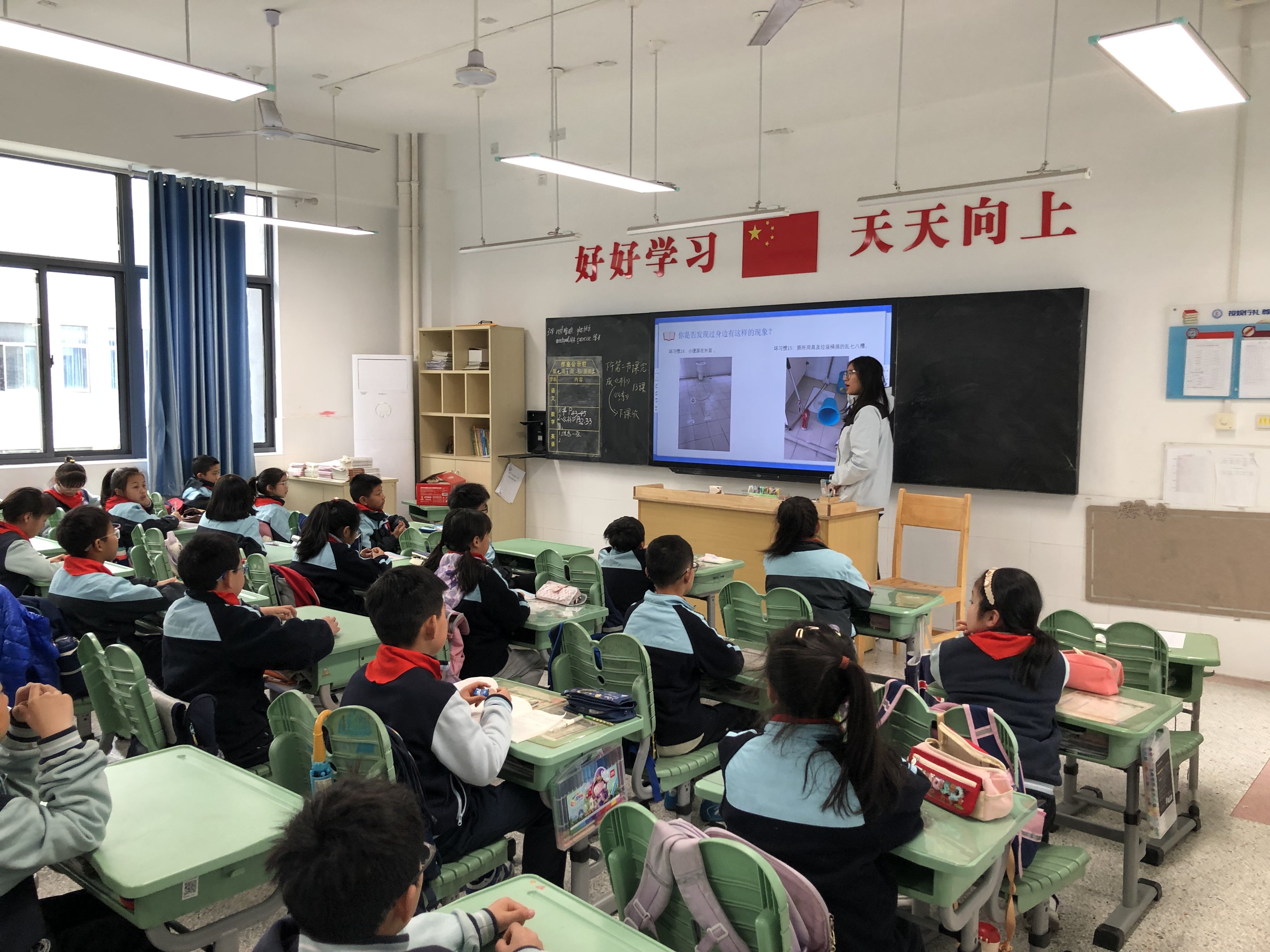 【正学丁三·德育】“行为展风采，习惯筑未来”——南京市丁家庄小学班会课活动侧记_html_m16df9a8d.jpg
