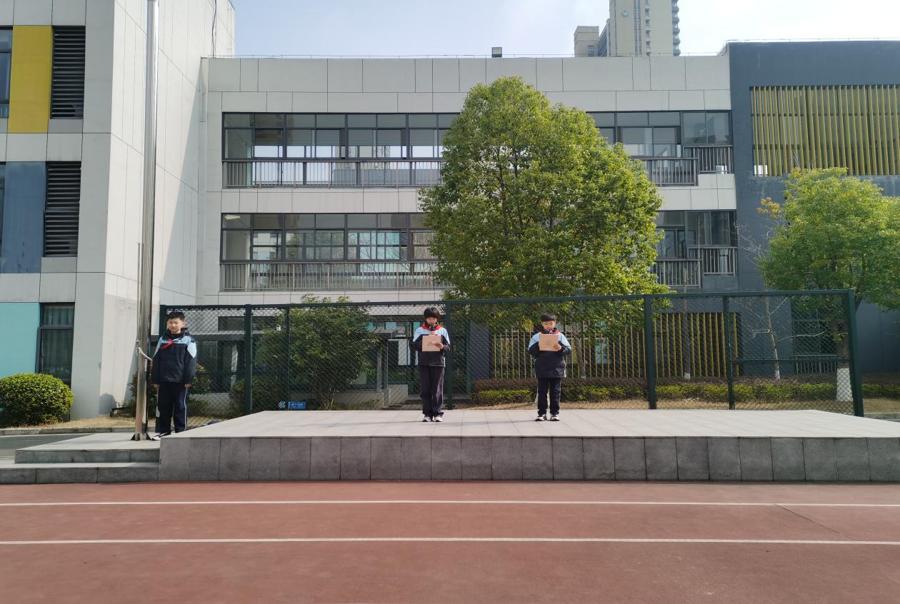 【正学丁三·德育】“植”此青绿，拥抱春天———丁家庄第三小学第五周植树节主题升旗仪式_html_f6c2077.jpg