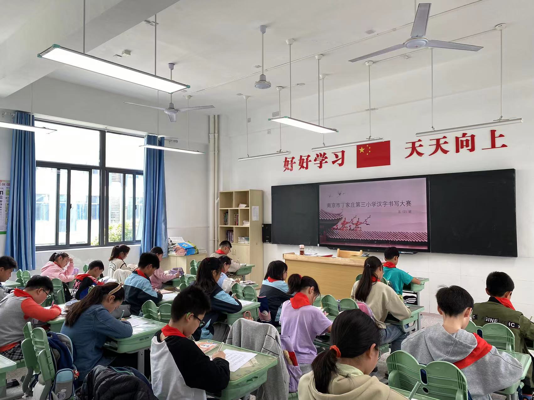 汉字书写大赛报道_html_m28f7bdad.jpg