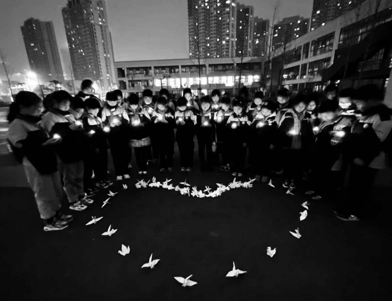 【正学丁三】国家公祭日，缅怀永不忘——丁家庄第三小学第十六周主题升旗仪式_html_m7e7e73e1.jpg