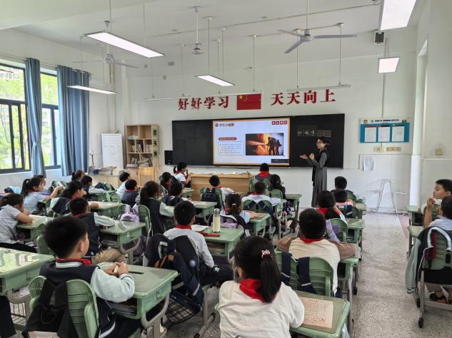 【正学丁三·德育】“劳动桥梁跨家校，润心铺路向未来”——南京市丁家庄第三小学开展劳动周主题系列活动侧记_html_m44242bba.jpg