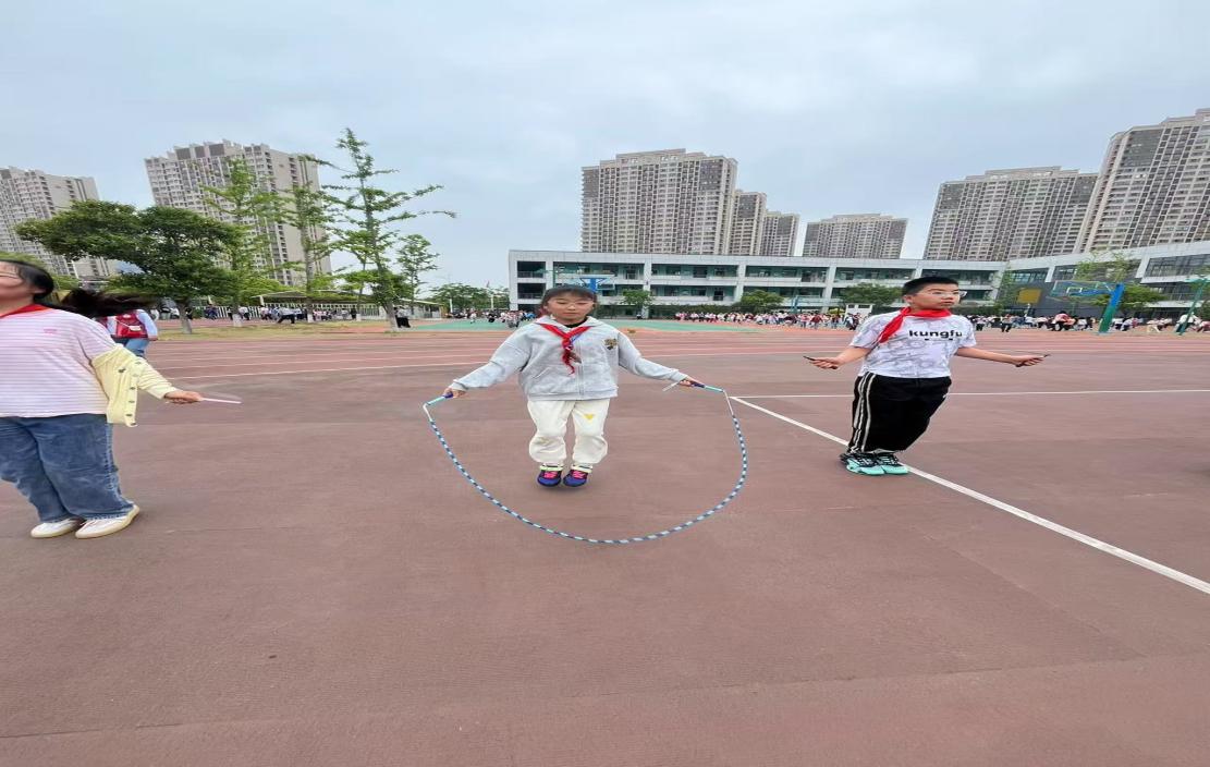 【正学丁三·教学】趣享运动 “童”样精彩 ——丁家庄第三小学“艺之独秀”嘉年华活动“射苑”中期考核活动侧记(1)_html_m35f089bc.jpg