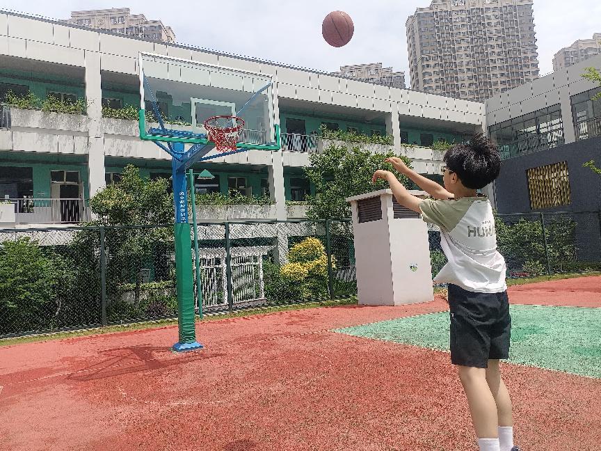 多彩展示庆六一  同心共育阳光娃_html_m30ce1012.jpg