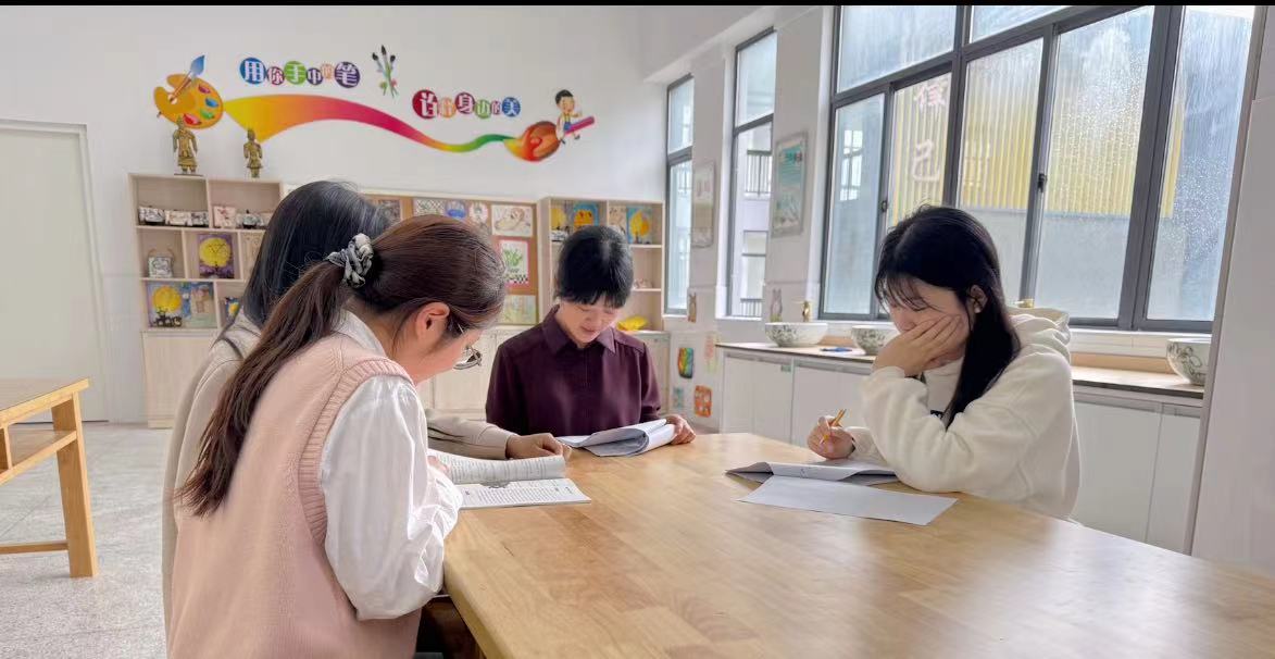 【正学丁三&middot;教学】“集”众之智，“备”显素养—南京市丁家庄第三小学综合组集体备课侧记_html_m39f63b5d.jpg