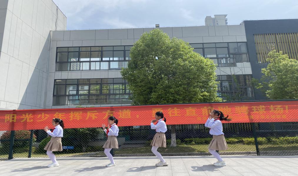 【正学丁三·德育】“心若向阳，一路芬芳”主题升旗仪式_html_m790f16fd.jpg