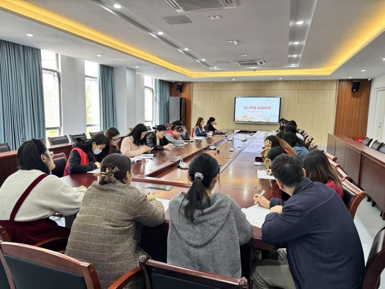 润心桥梁 温情共育(1)_html_m4be345c2.jpg