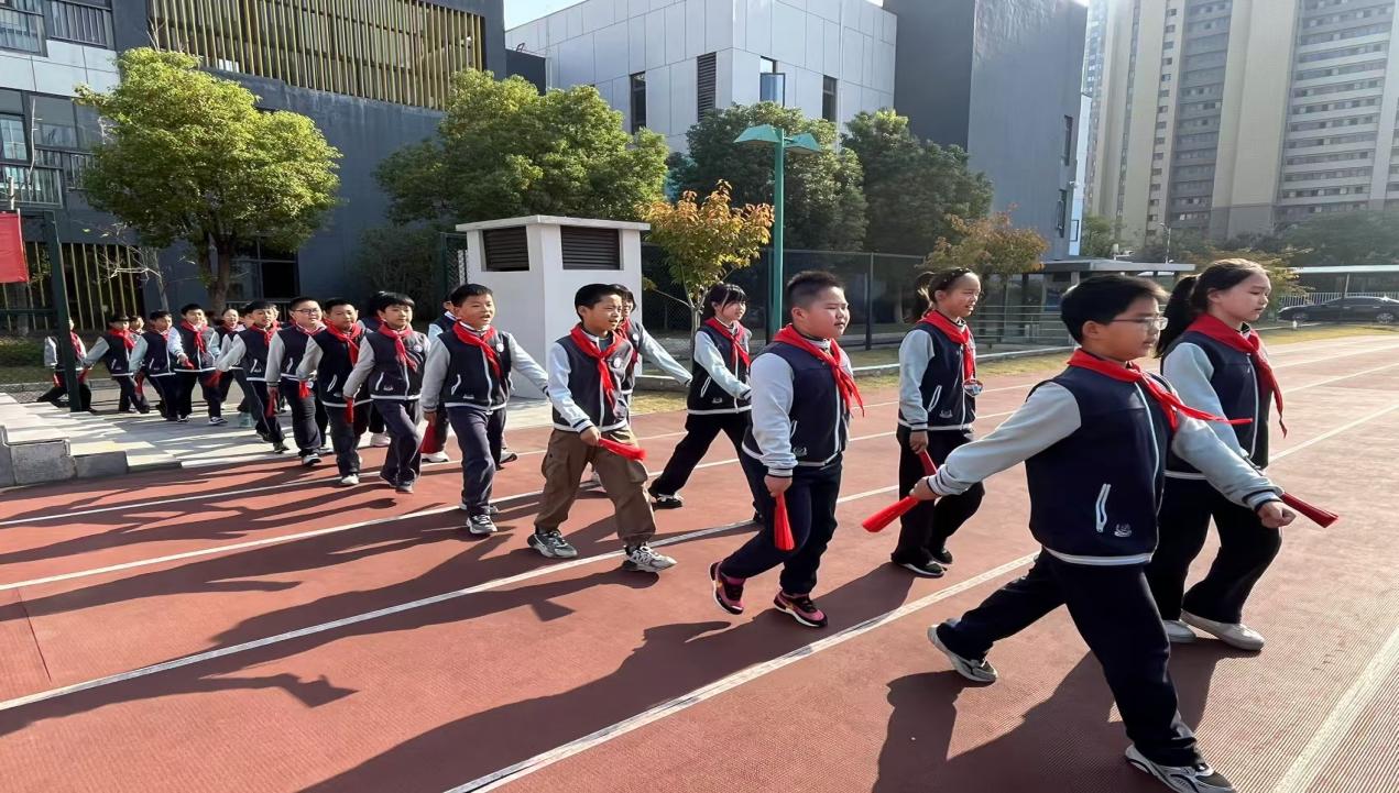 【正学丁三·德育】队列展风采，习惯润未来_html_mebc55b1.jpg
