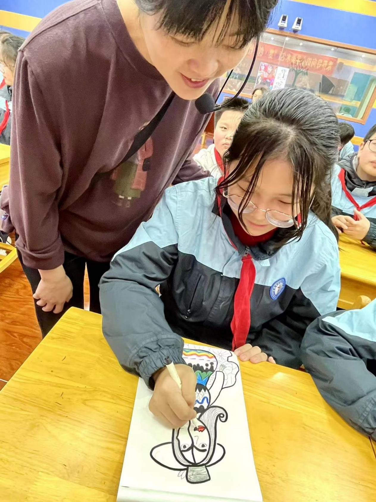 【正学丁三·教学】探索人物装饰画之美——艺术创想之旅(1)_html_2ae226db.jpg