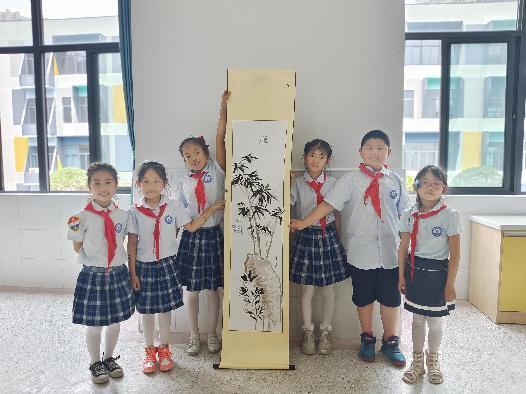 6.1墨香飘远，书画传情————第二届“艺之独秀”嘉年华之书苑展示侧记(1)_html_4b73084f.jpg