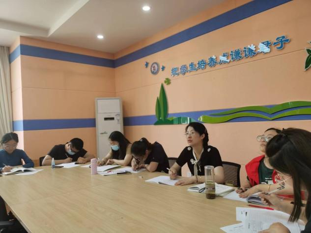 5.25李小凡教研报道_html_20842de.jpg