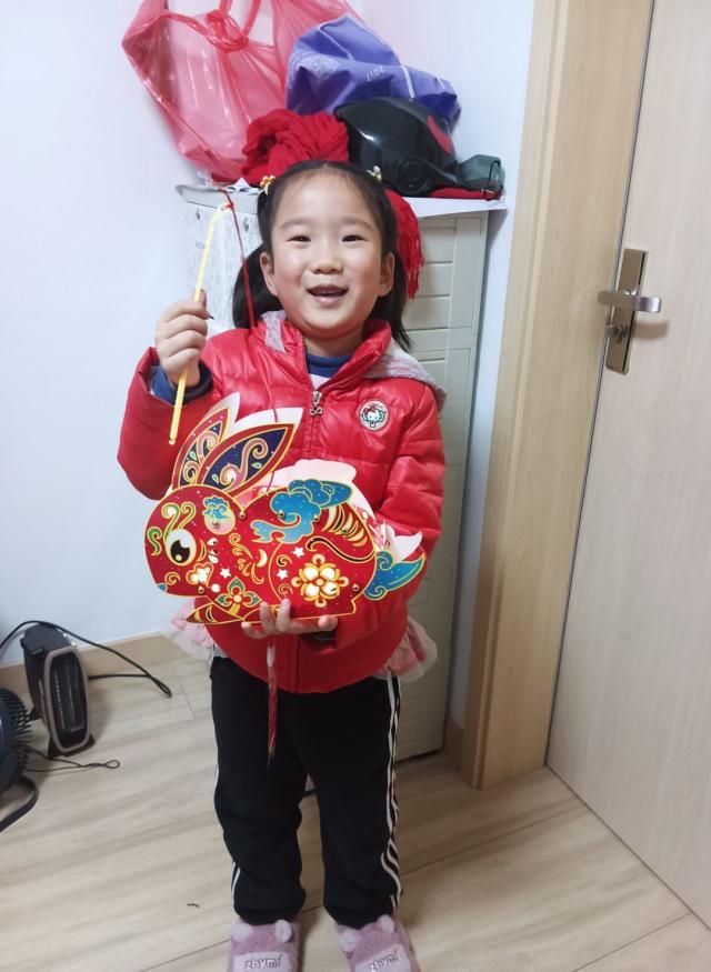 正学丁三】兔灯迎新春，乐享幸福_html_m1d90c14c.jpg
