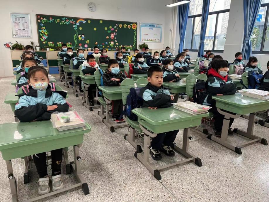 满媛2.6开学典礼报道稿(1)_html_48ebb39d.jpg