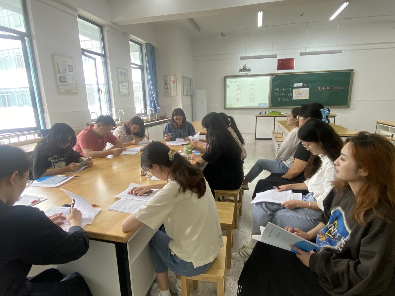 语你同行研续成长 ——南京市丁家庄第三小学语文组教研活动_html_211d8bc5.jpg