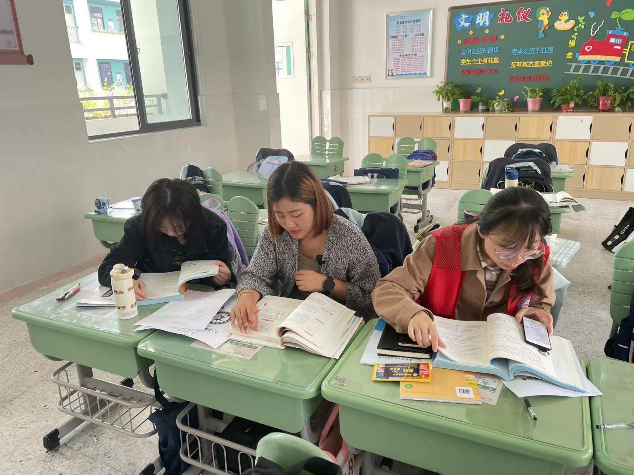 10.18语文第三次集体备课报道(1)_html_m75e3c62c.jpg