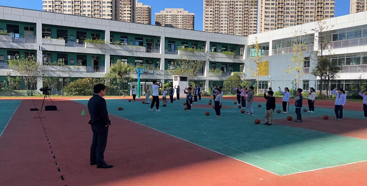郝云峰体育研讨课_html_31d35756.jpg