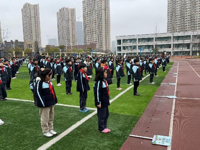 第二周升旗仪式_html_1d8d2295.jpg