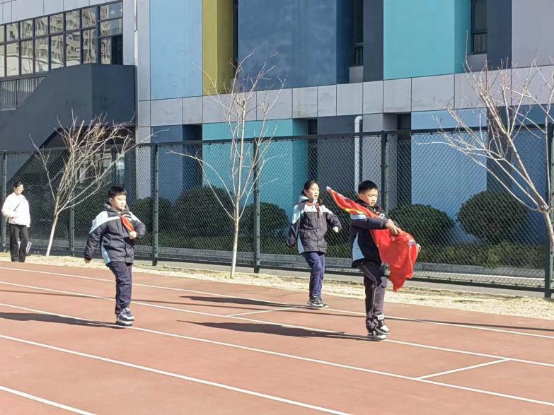 【正学丁三】存友善之心 做友善少年——丁家庄第三小学第四周友善主题升旗仪式侧记_20230227_html_m4a4c284f.jpg