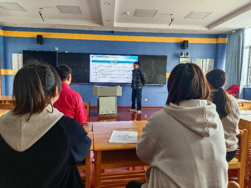 聚焦新课标 落实以体育人—丁家庄第三小学体育组新课标理论学习侧记(1)_html_m47bbdbb0.jpg