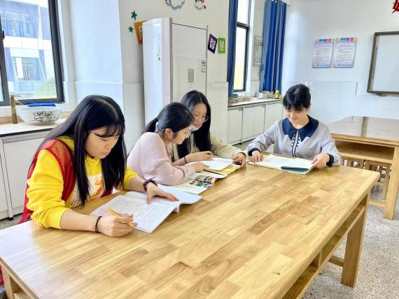 【正学丁三•教学】“聚”集体智慧 “备”精彩课堂——南京市丁家庄第三小学综合组集体备课活动_html_5c4823aa.jpg
