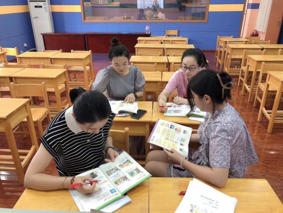 ［正学丁三·教学］落实课标精神 提高教学效益——丁家庄第三小学英语组第一周集体备课活动报道_html_1ca46a2b.jpg