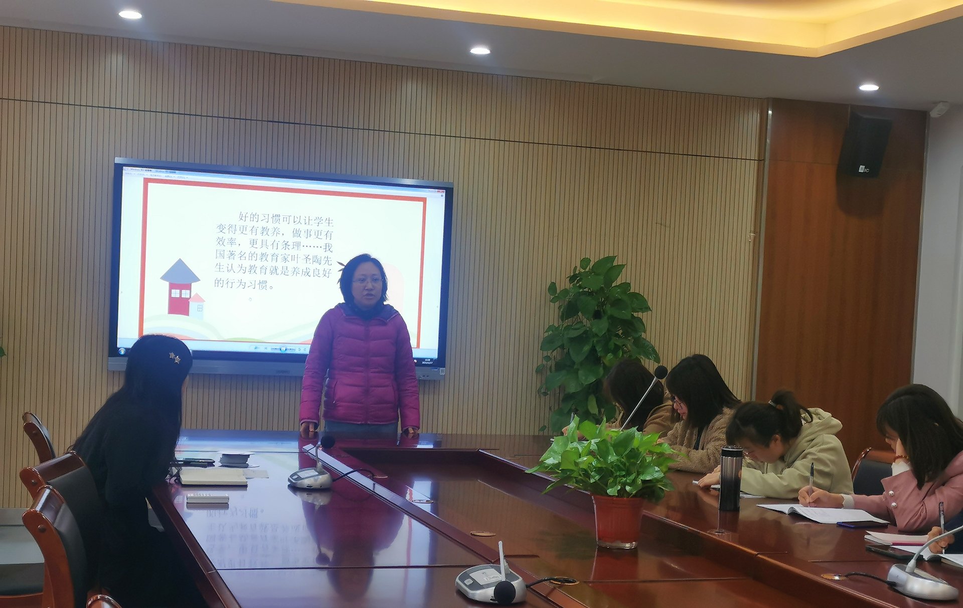葛晓  班主任工作会报道_html_4b66d0f6.jpg