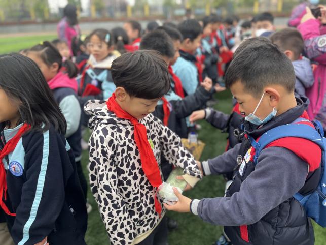 【正学丁三】小学初体验，衔接促成长——丁家庄第三小学与丁家庄第二幼儿园幼小衔接活动侧记_html_m35a4e3c8.jpg