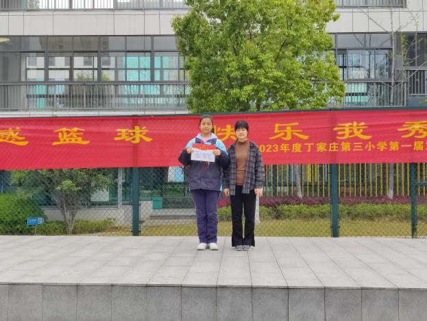 【正学丁三】缅怀革命先烈，树立远大理想——丁家庄第三小学第九周爱国主题升旗仪式侧记_html_3712620a.jpg