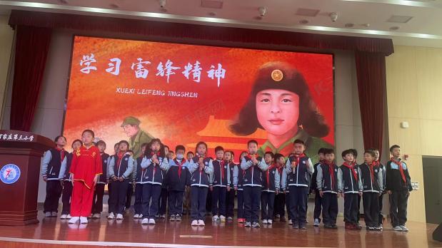 诵华美篇章 展书香校园(1)_html_m47539870.jpg