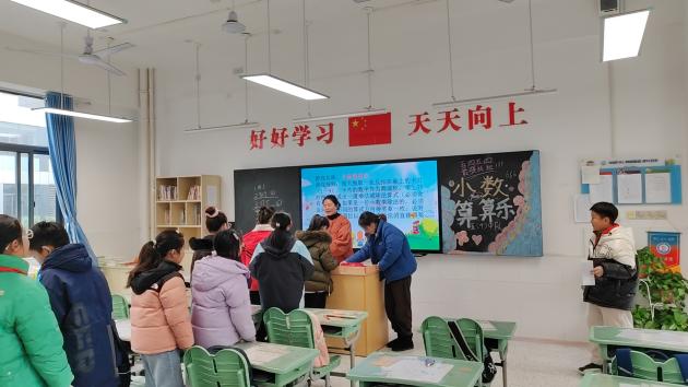 慧玩数学 趣创未来 报道_html_185f78d4.jpg