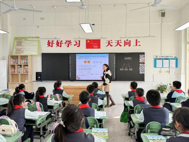 【正学丁三●教学】“视”以促教，“导”以致远——南京市丁家庄第三小学教学视导活动侧记(2)(2)_html_66a37b32.jpg