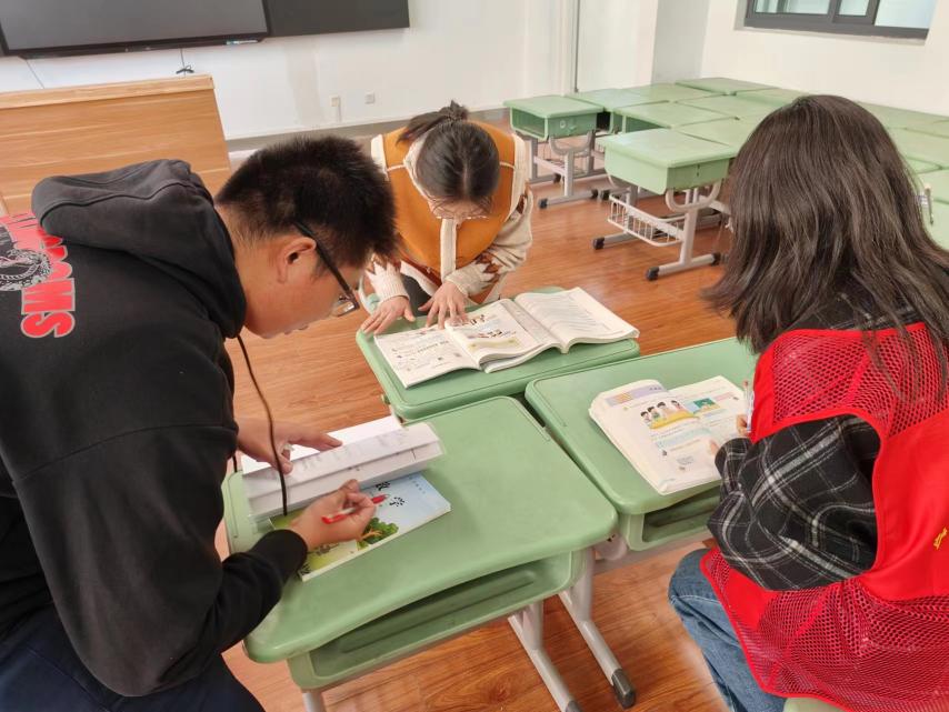 数学组第十一周集体备课活动侧记_html_m2ceb6a74.jpg