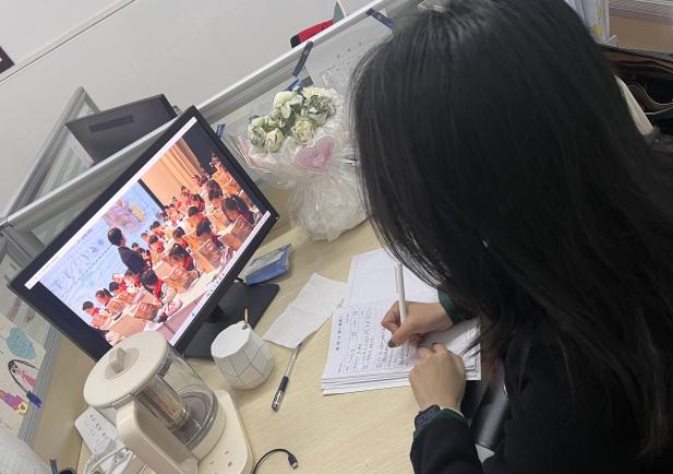 满媛 11.24青年教师观摩评课_html_3d0df28.jpg