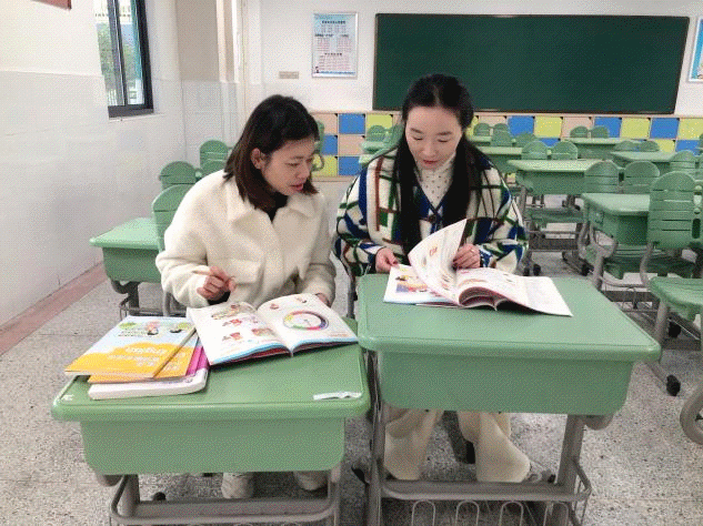 丁三小英语组第13周集体备课报道_html_3239bade.gif