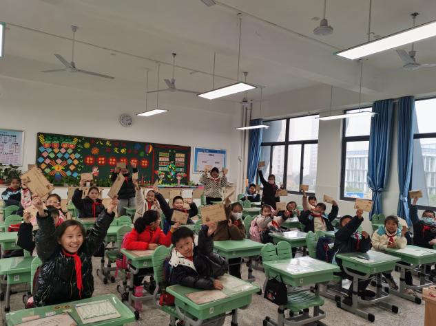 【正学丁三】学习身边榜样 激发奋进力量——南京市丁家庄第三小学榜样教师宣传活动侧记（十二）_html_m69334751.jpg