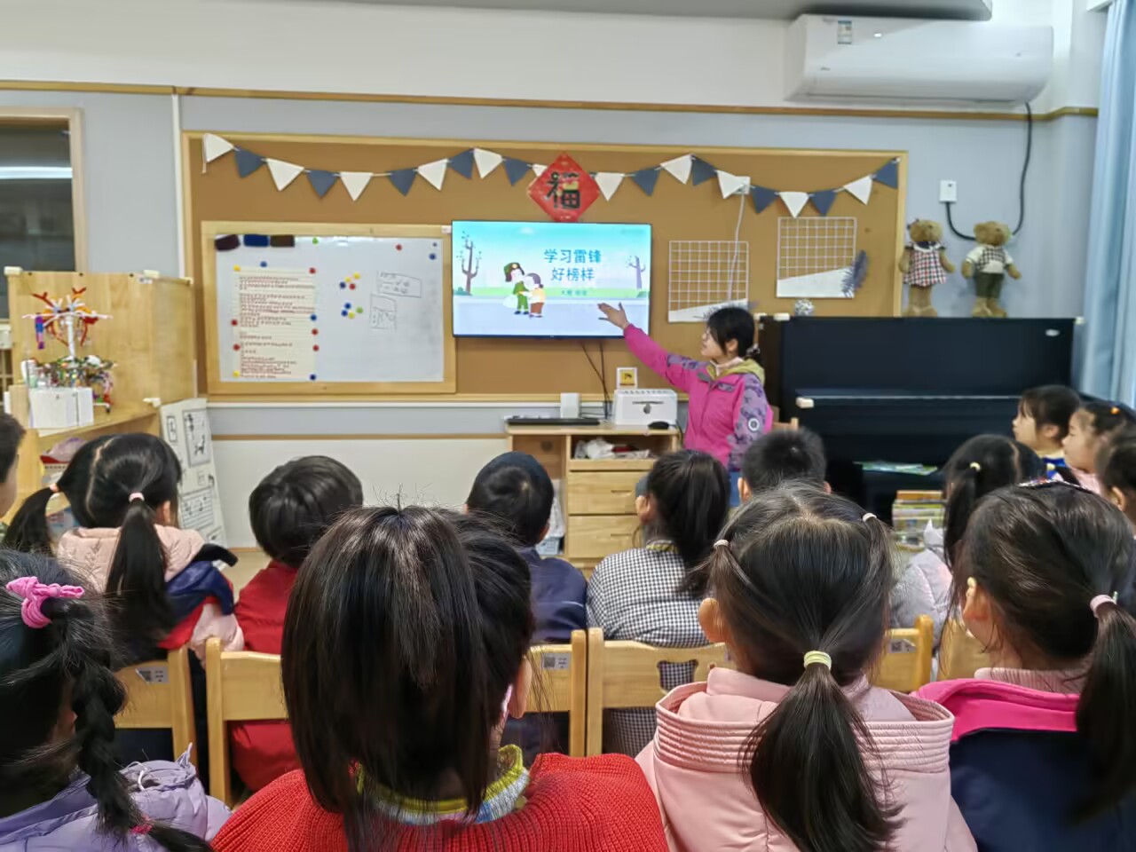 【生命迈幼·童年畅玩】学习雷锋好榜样 小小雷锋在行动_html_m5d713370.jpg