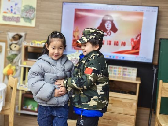 雷锋主题活动新闻稿（最新）_html_m5d14768b.jpg