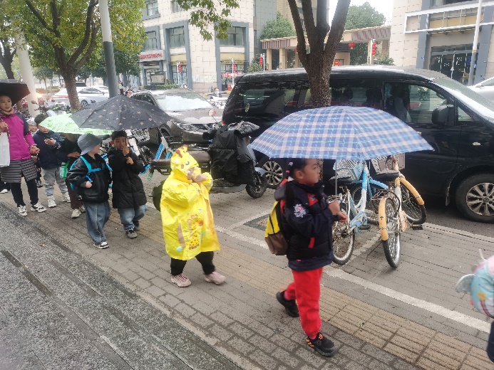 3.14大班组第一次参观小学报道_html_m5ec6ce65.jpg