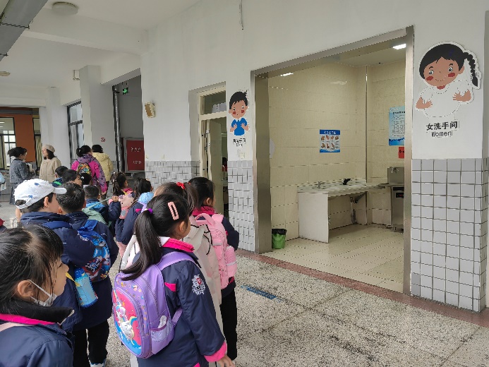 3.14大班组第一次参观小学报道_html_30e971a5.jpg