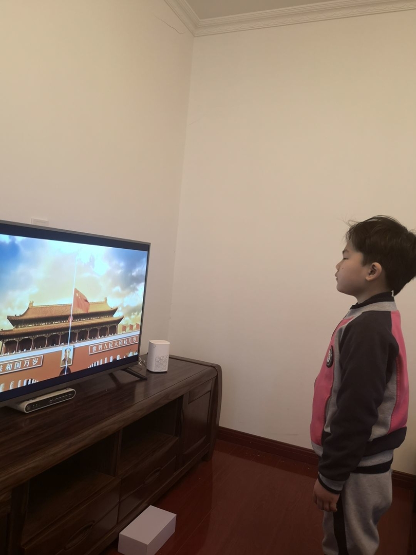 （生命迈幼·校园新闻）最燃“云升旗” 齐心共战“疫”_html_37adfedb.jpg