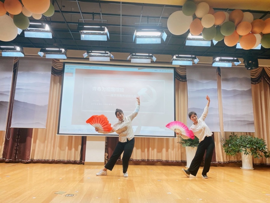 2021.4.27 李婷（小 青春为祖国绽放_html_741e15e8.jpg
