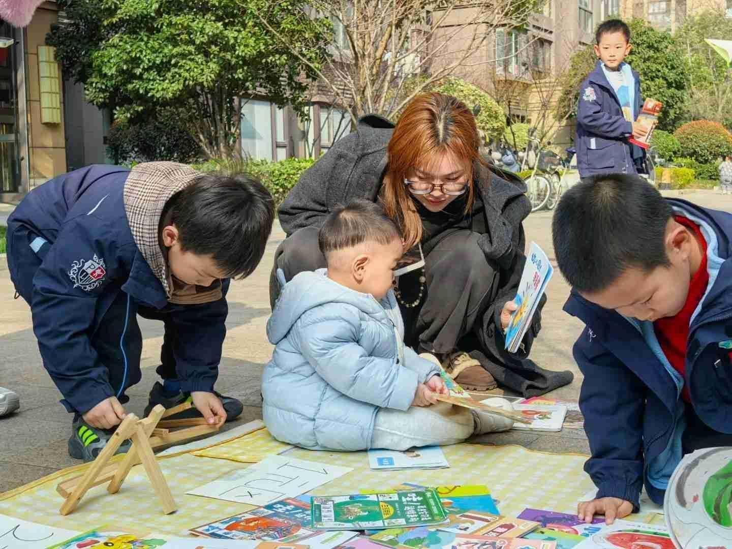 2025.3.10王牧云【生命迈幼·童年畅玩】植一抹绿色，溢一片春光——迈幼瑜憬湾分园植树节活动docx_html_537fb3f4.jpg
