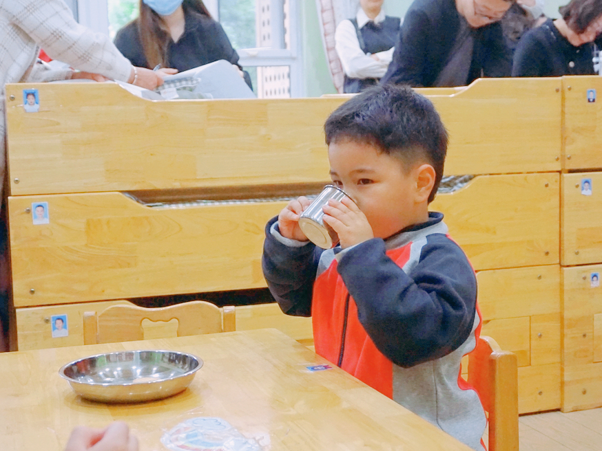生命迈幼·校园新闻】“伴”日有约，“游”见精彩——迈幼一园小班家长开放日 (2)(1)(1)_html_m43ee3e9a.jpg