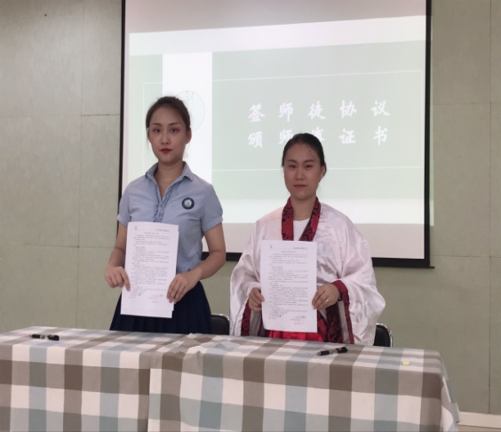 2020.9.9师徒结对仪式（栖霞教育之家）_html_m6b2023b7.jpg