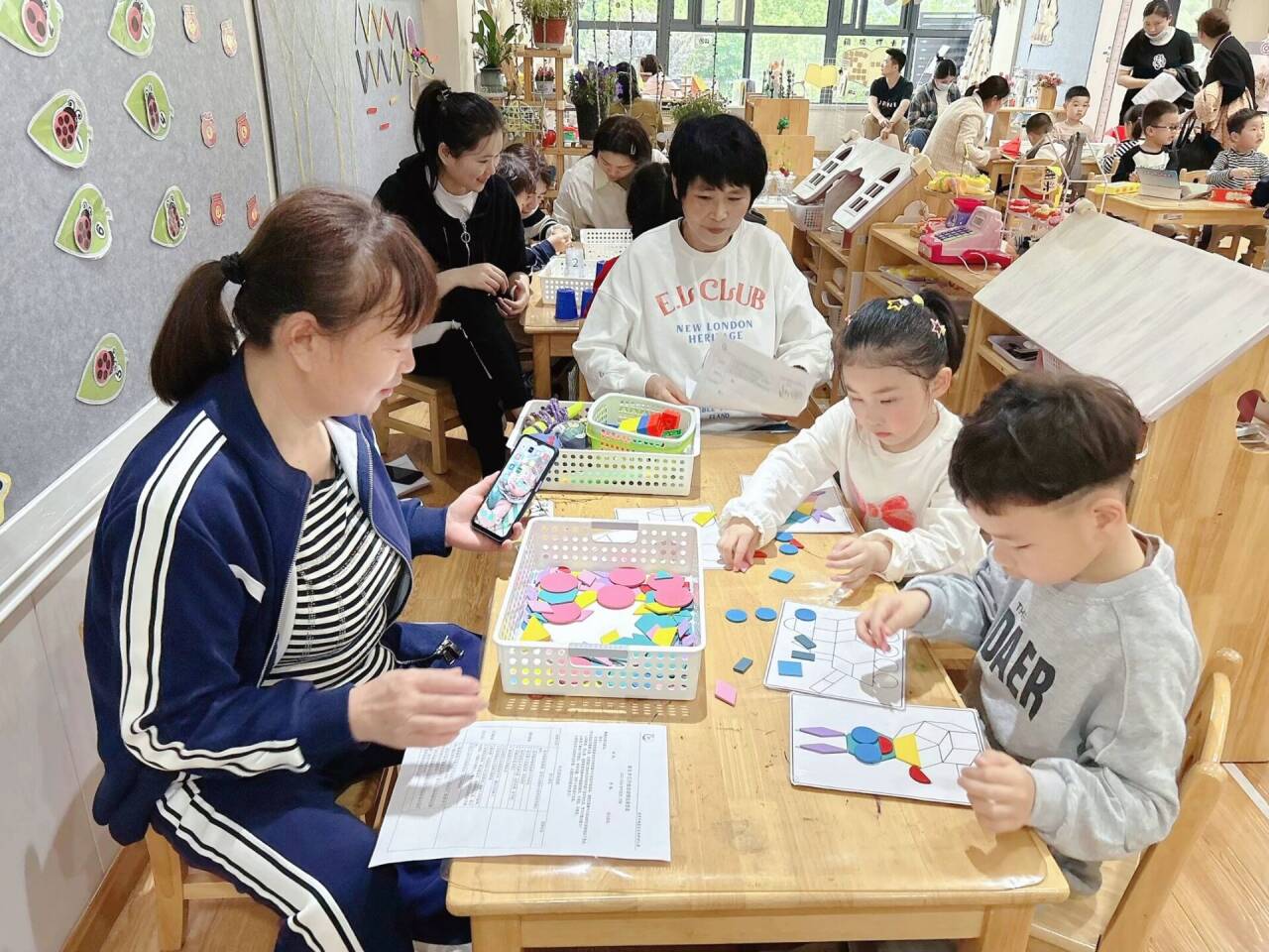 最美下雨天，“幼”与你相见——迈幼三园中班组家长开放日活动陈丹琴_html_m34bd6c35.jpg