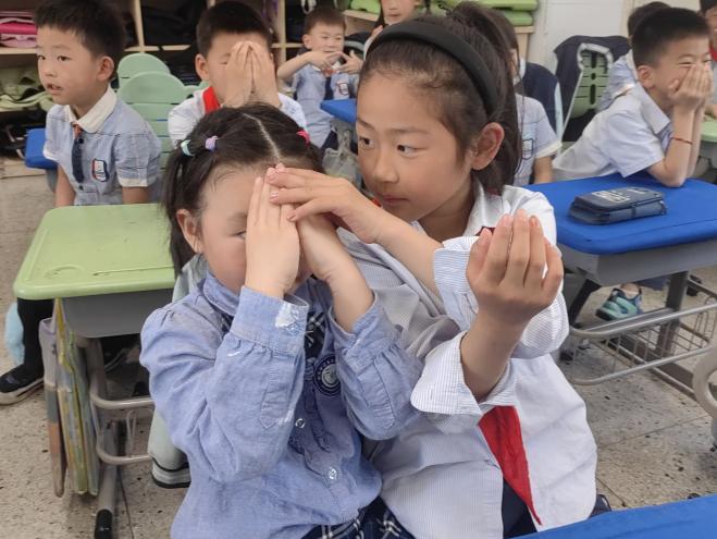 【生命迈幼 幼小衔接】深度体验·走进小学课堂 ——迈幼三园大班第二次参观小学_html_mef31f67.jpg